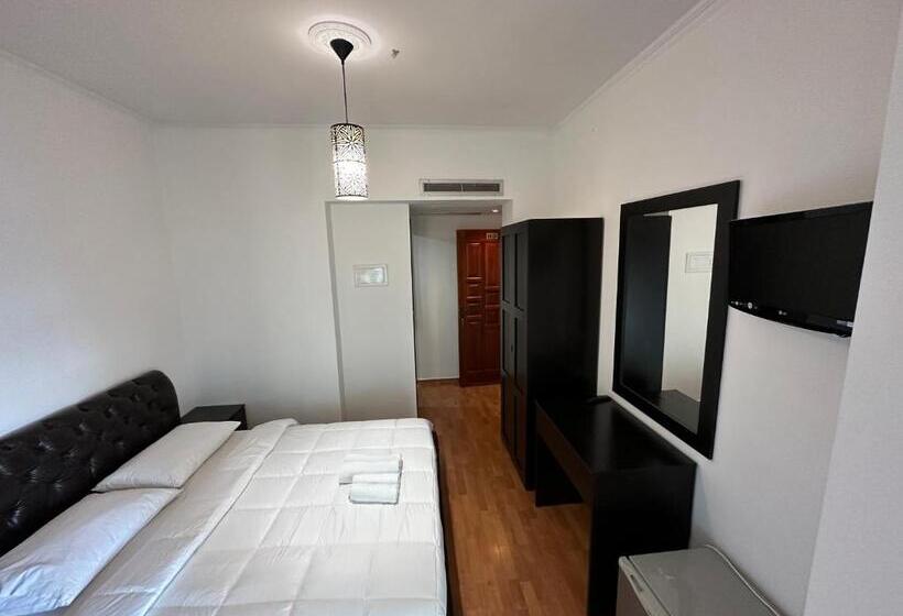 Monte Cristo Hotel With Rooftop Pool