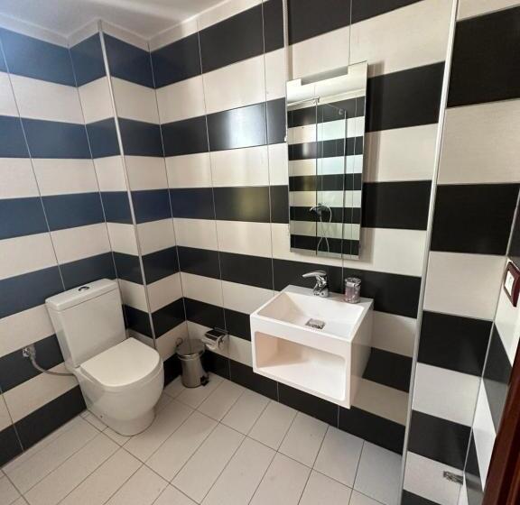 Monte Cristo Hotel With Rooftop Pool