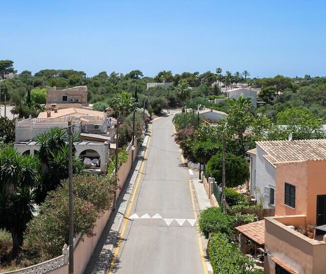 펜션 Hostal Cala Llombards