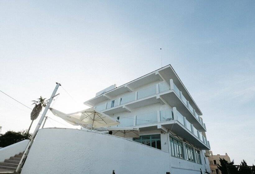 펜션 Hostal Cala Llombards