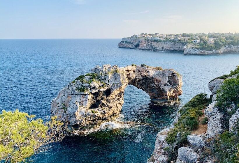 펜션 Hostal Cala Llombards