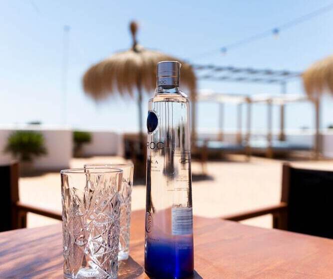 펜션 Hostal Cala Llombards