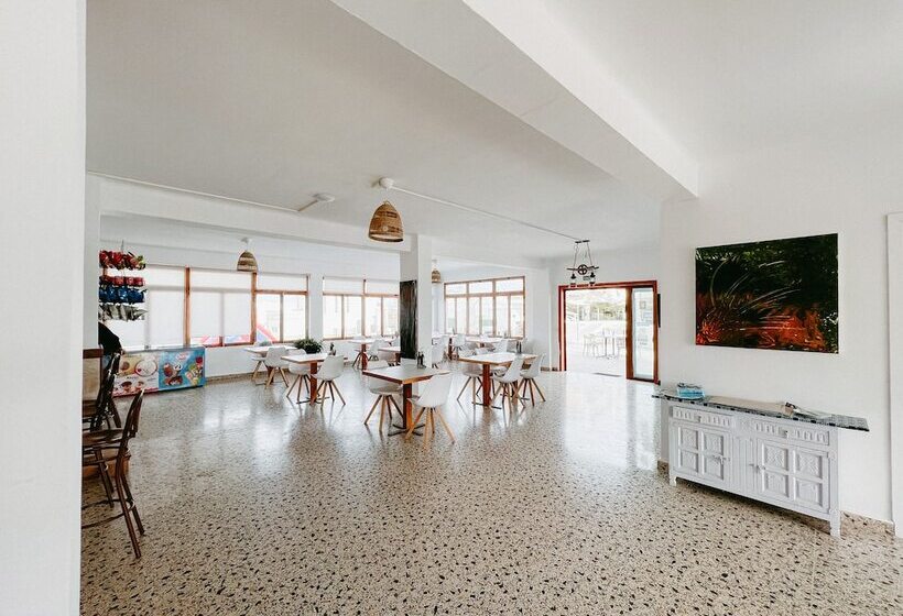 펜션 Hostal Cala Llombards