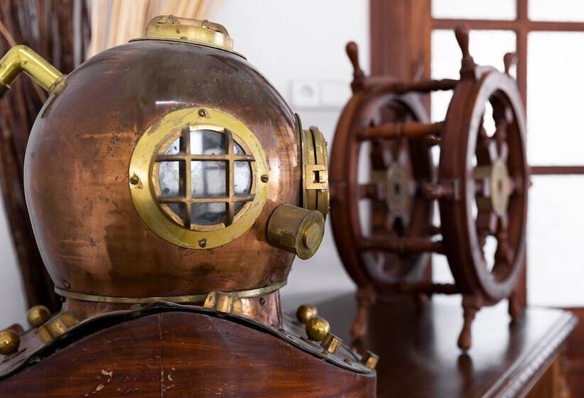 펜션 Hostal Cala Llombards