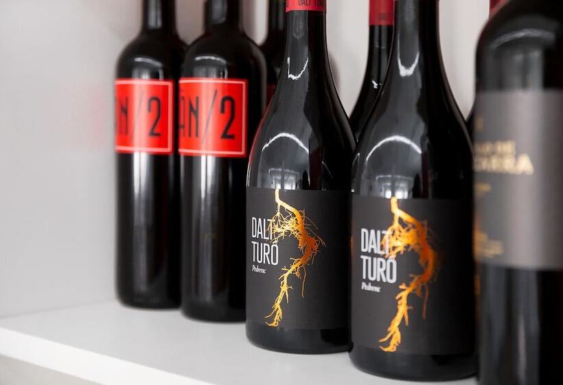 펜션 Hostal Cala Llombards