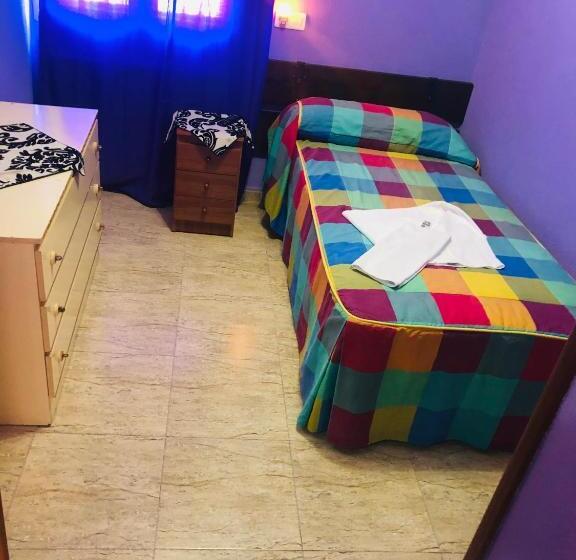 פנסיון Hostal Juli Bureba