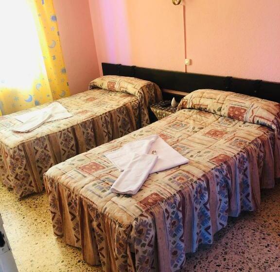 פנסיון Hostal Juli Bureba