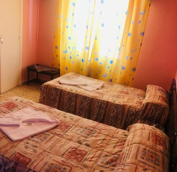 פנסיון Hostal Juli Bureba