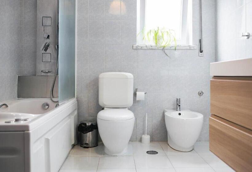 پانسیون Kirana House