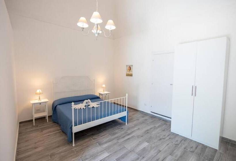 بنسيون Room In Bb   Palazzo Daquino   Large Double Room