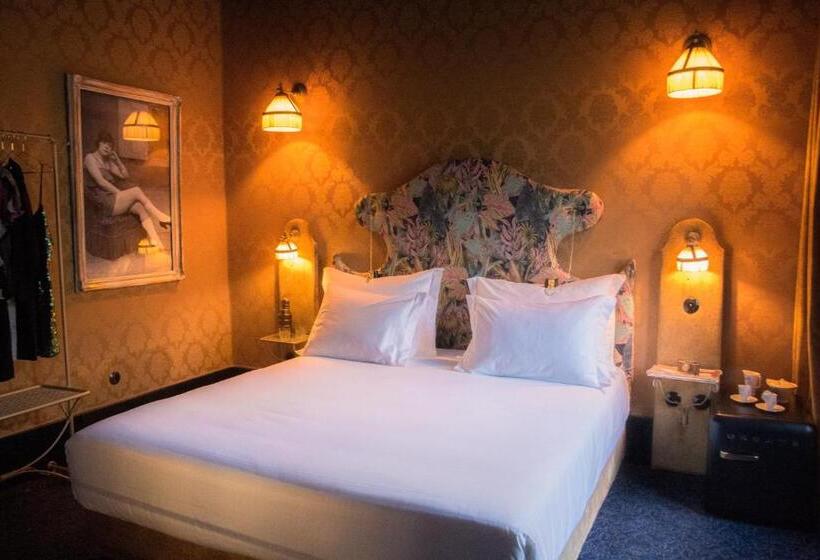 Pensão Amor Madam S Lodge