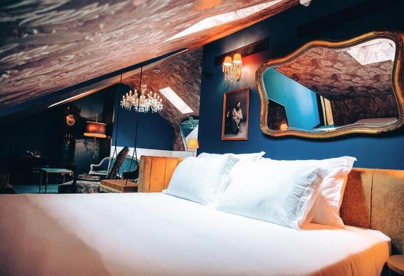 Pensão Amor Madam S Lodge