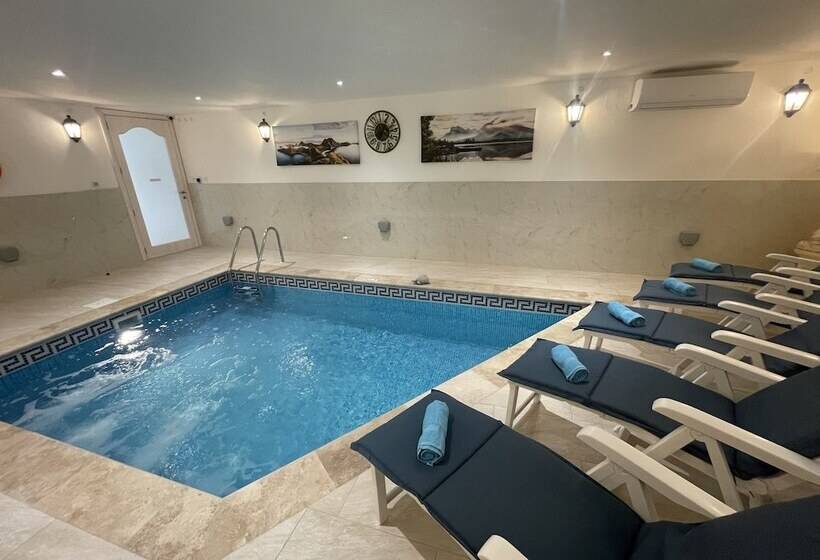 تختخواب و صبحانه Alina Boutique Living