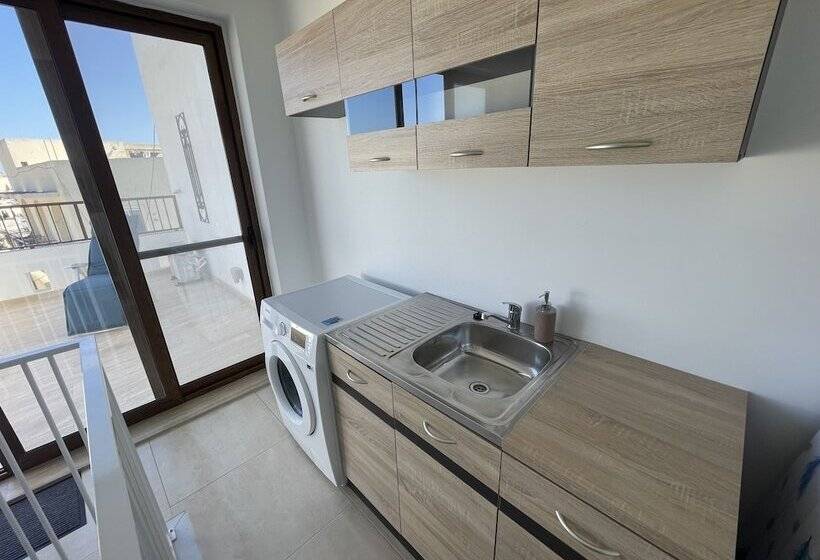 تختخواب و صبحانه Alina Boutique Living