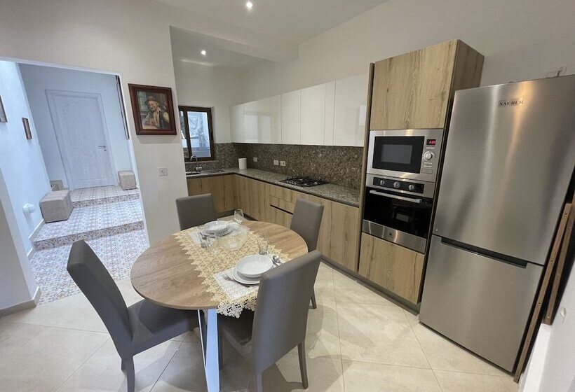 تختخواب و صبحانه Alina Boutique Living