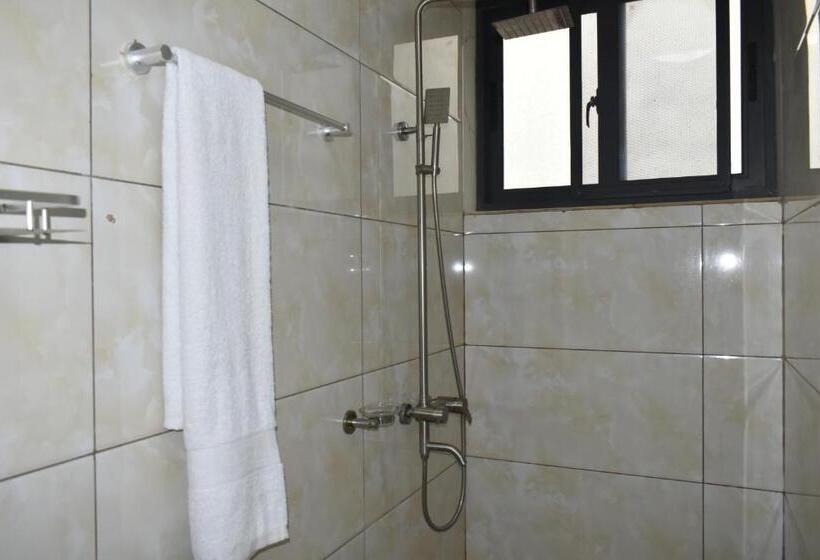 مبيت وإفطار Bwami Dubai Hotel Kasulu