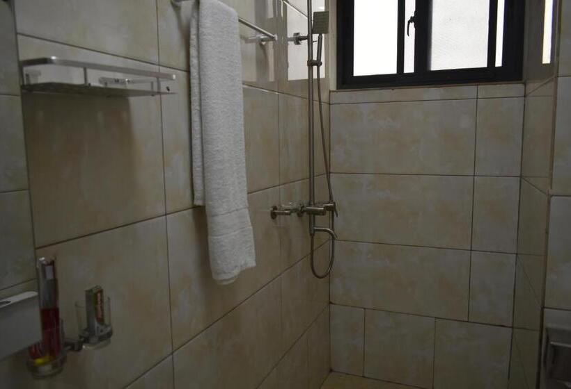 مبيت وإفطار Bwami Dubai Hotel Kasulu