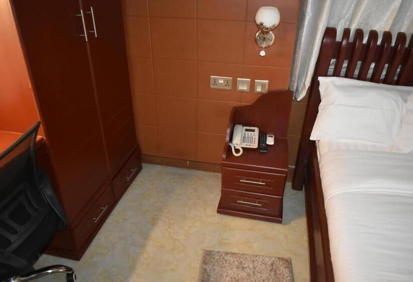 مبيت وإفطار Bwami Dubai Hotel Kasulu