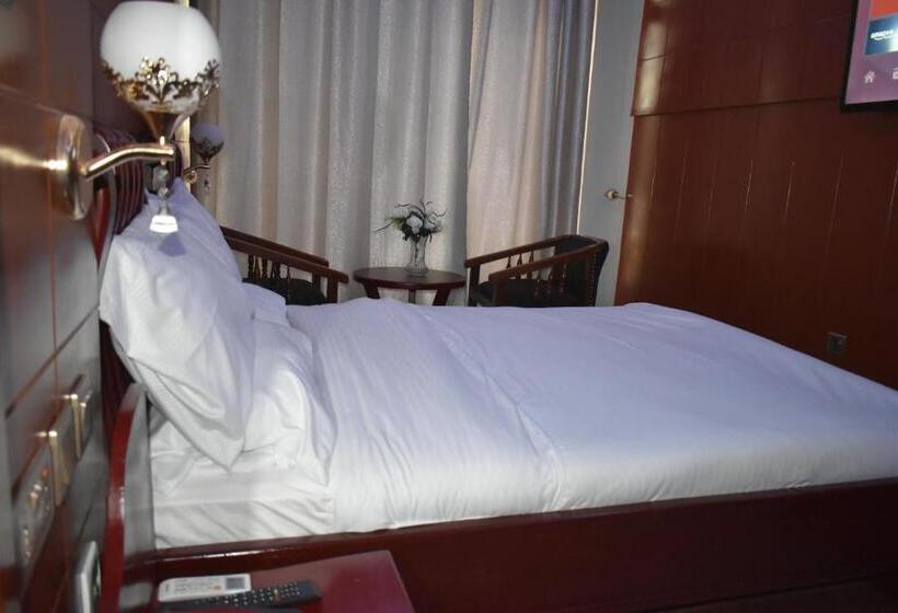 مبيت وإفطار Bwami Dubai Hotel Kasulu