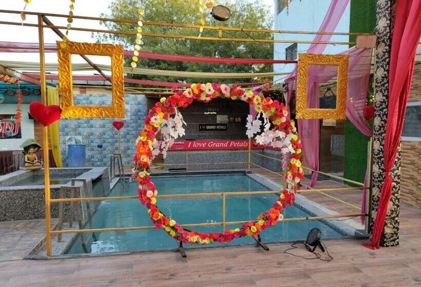 酒店 Grand Petals By Wb Inn