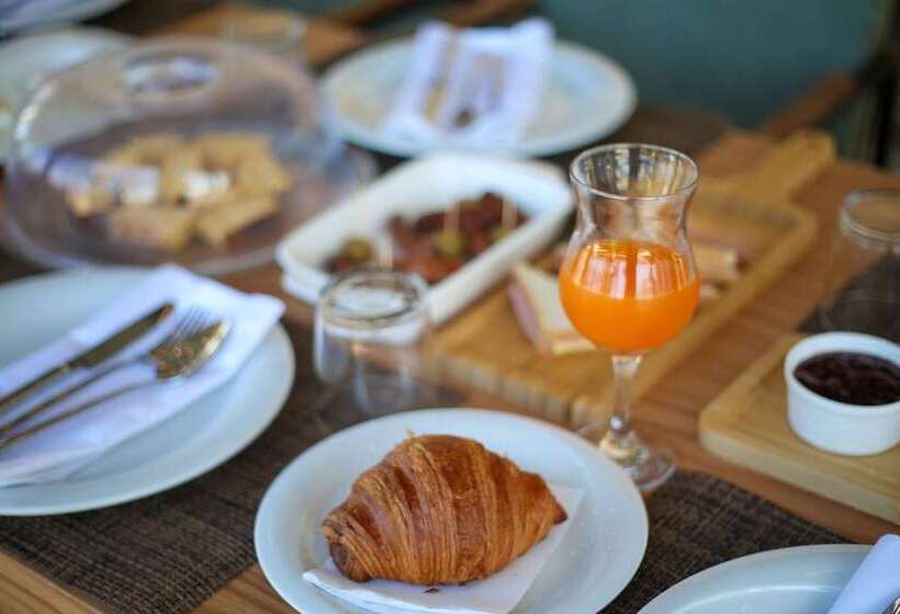 בית מלון כפרי Sea & Sand