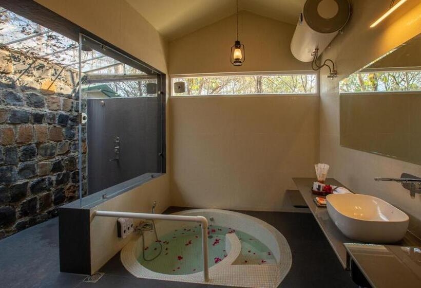 בית מלון כפרי The Riverwood Forest Retreat  Kanha