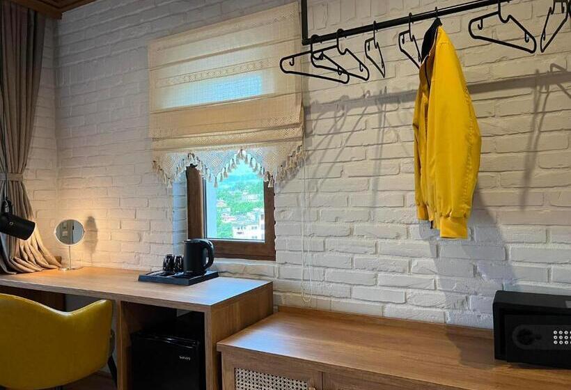 酒店 The Stone Sky