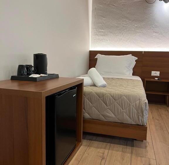 酒店 The Stone Sky