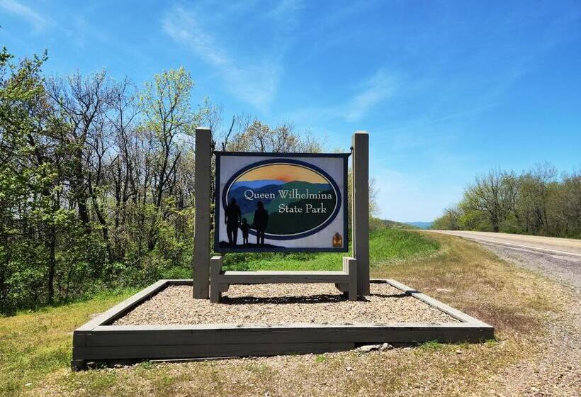 فندق على الطريق Executive Inn