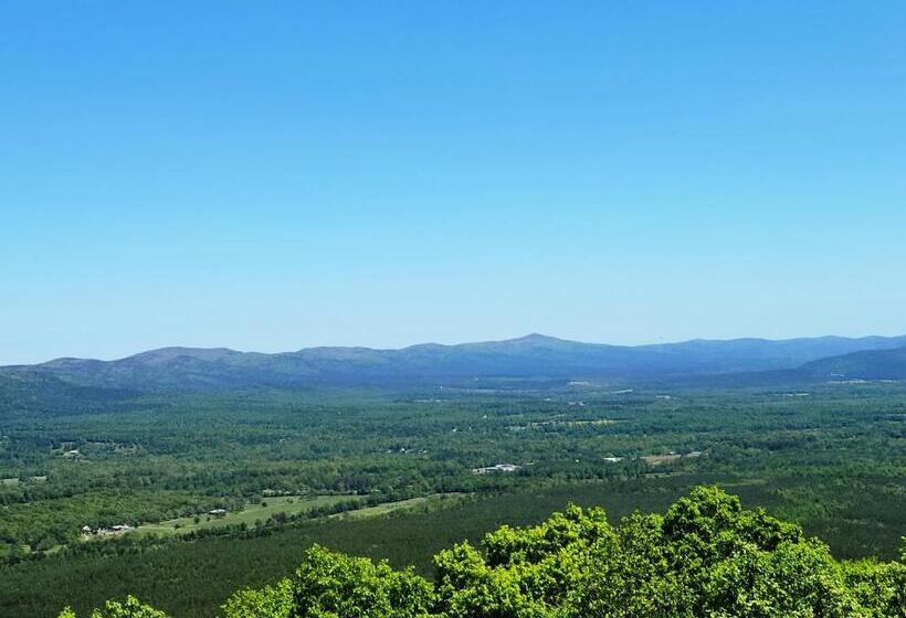 فندق على الطريق Executive Inn