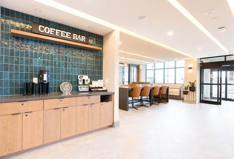 Sandman Signature Dartmouth Hotel & Suites