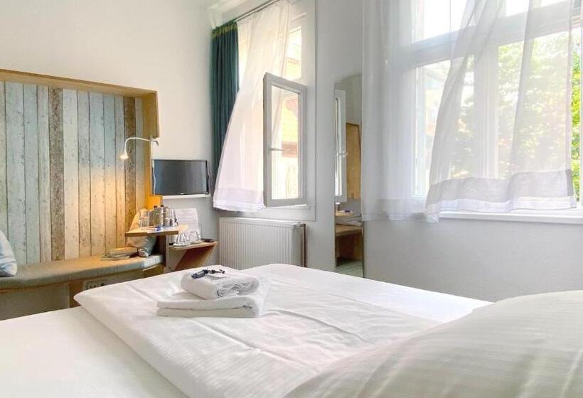 Frauenhotel Hanseatin   Women Only