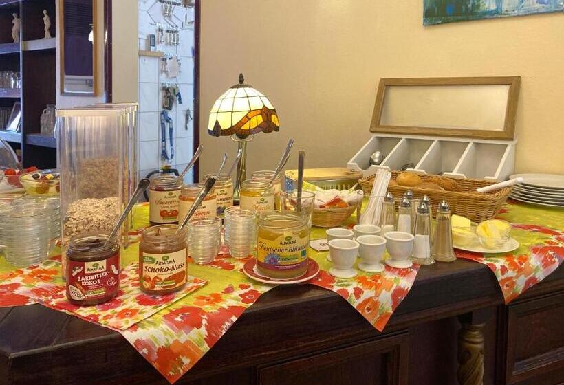 Frauenhotel Hanseatin   Women Only