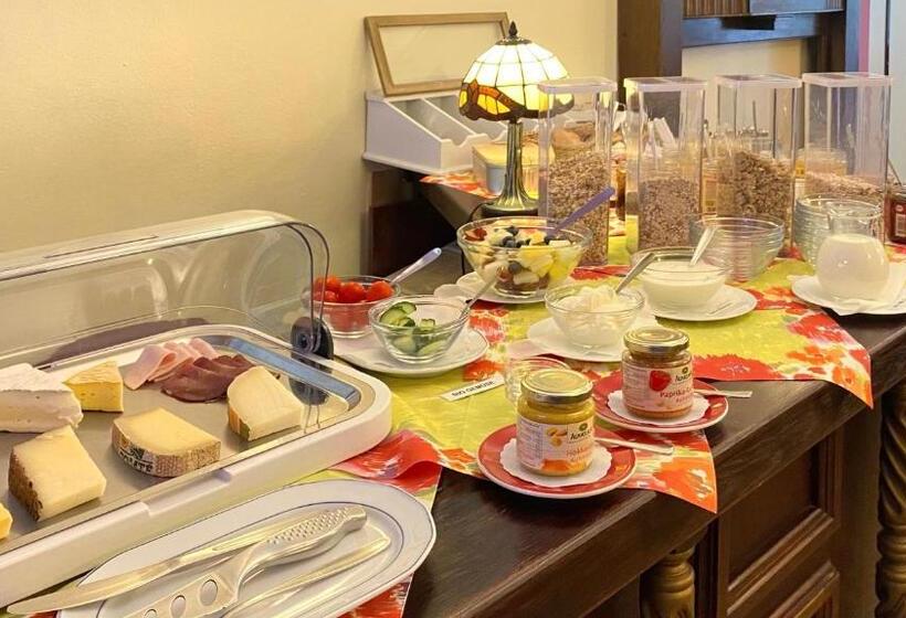 Frauenhotel Hanseatin   Women Only