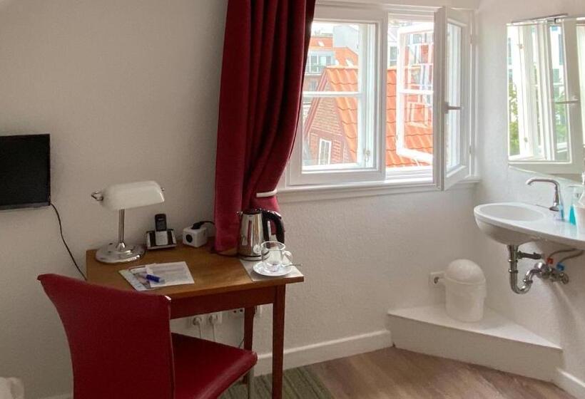 Frauenhotel Hanseatin   Women Only