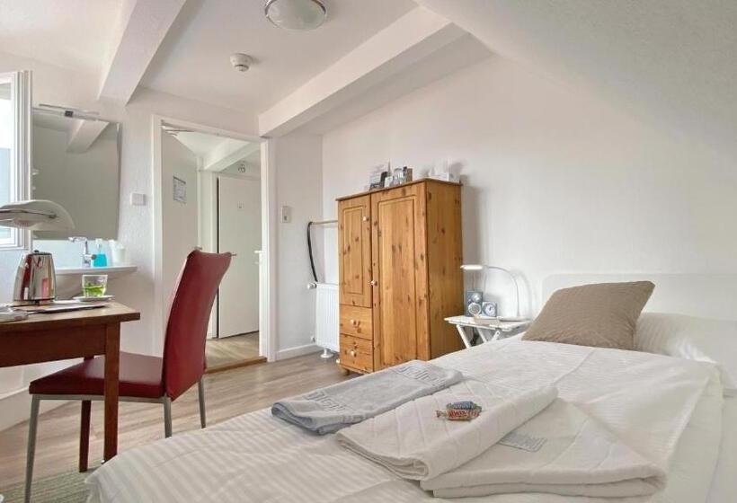 Frauenhotel Hanseatin   Women Only