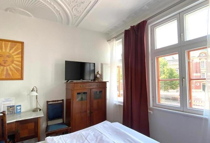 Frauenhotel Hanseatin   Women Only