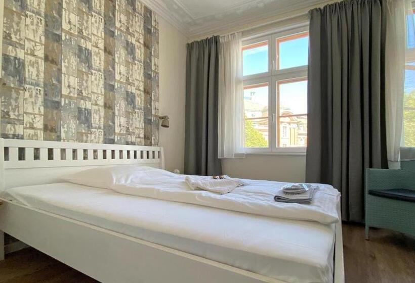 Frauenhotel Hanseatin   Women Only