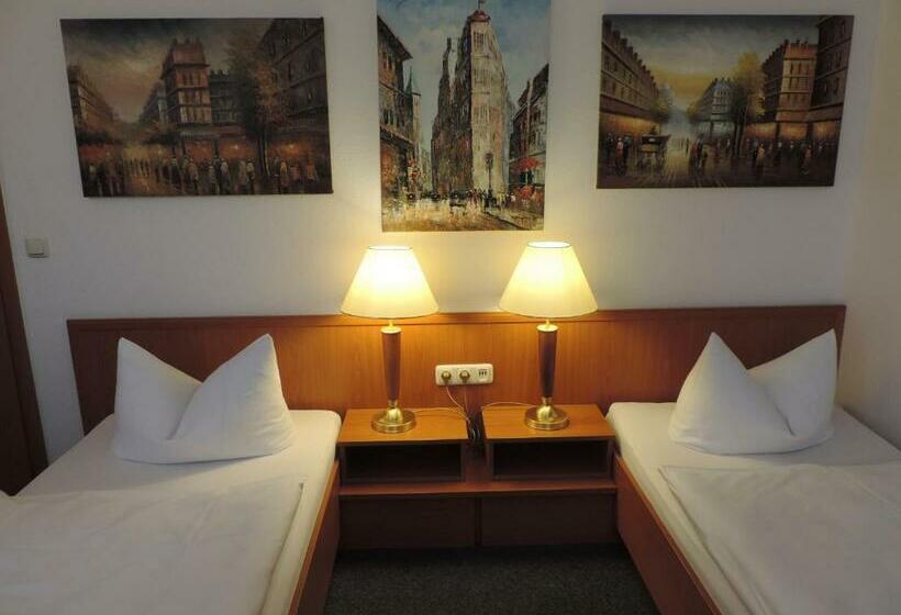 فندق Carl Von Clausewitz