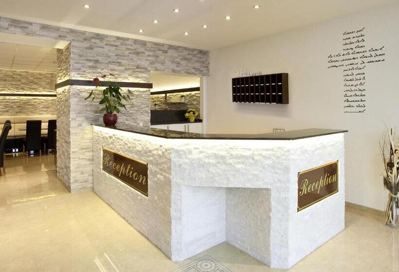 בית מלון כפרי Central City