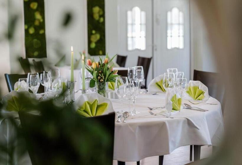 ホテル Falkenhagen