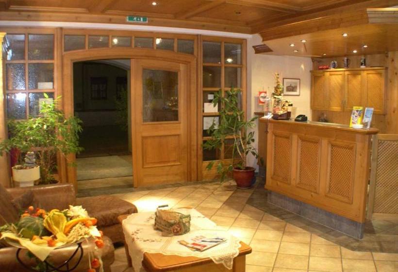 בית מלון כפרי Goldener Hirsch