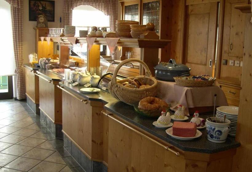 فندق Goldener Hirsch