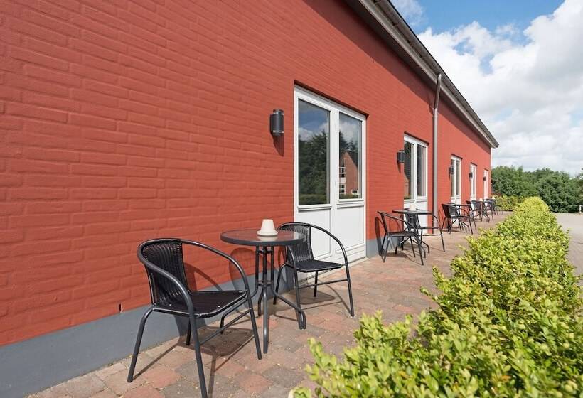 בית מלון כפרי Jernbanegade