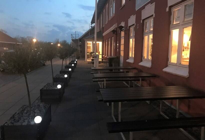 בית מלון כפרי Jernbanegade