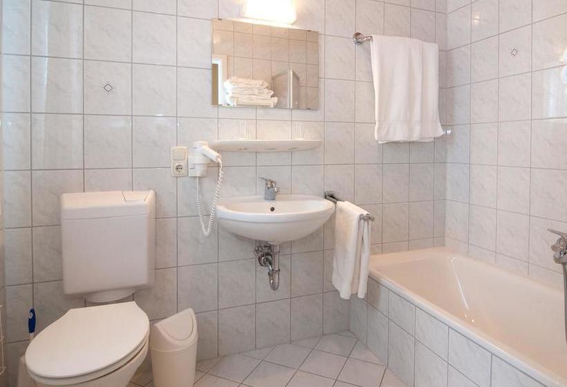 Отель Garniwohlfühlaktiv Kronberg