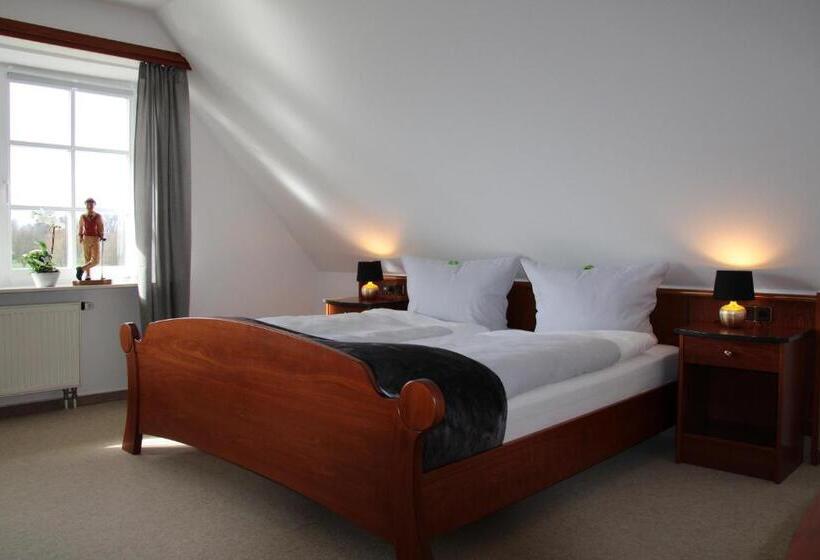 호텔 Landhaus Am Golfpark Inhaber Marko Nolden