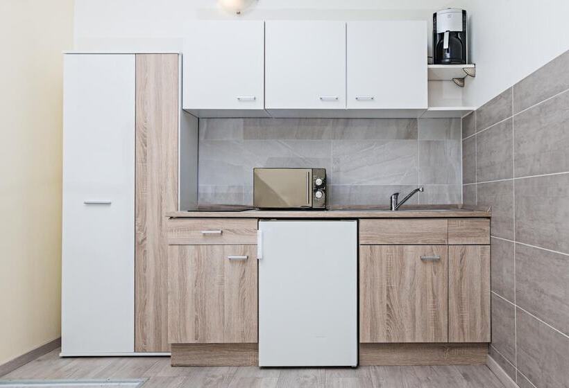 Отель Pension & Appartments Landhaus Bettina Fulda