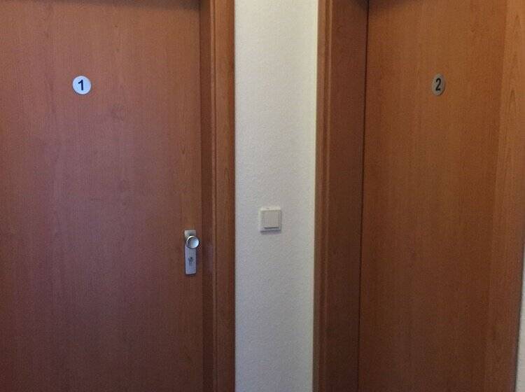 هتل Pension Im Wirtshaus Himberg