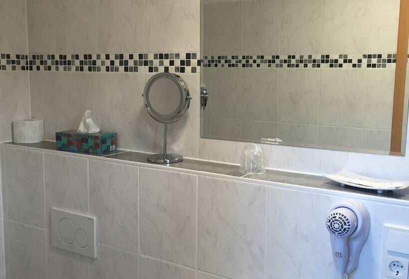 Отель Pension Im Wirtshaus Himberg